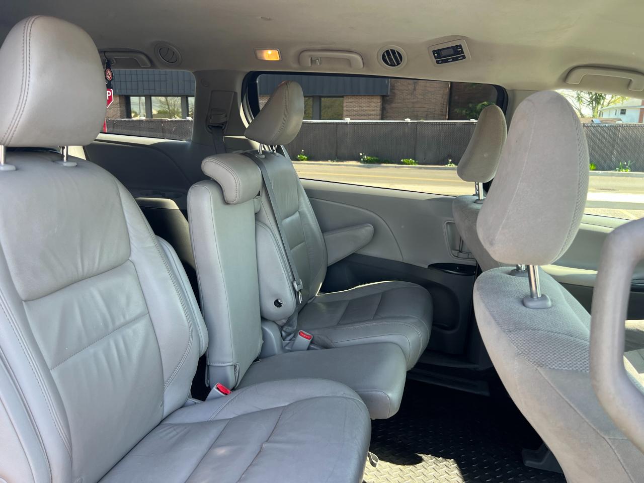 Toyota Sienna LE 7-Passenger Mobility 2020