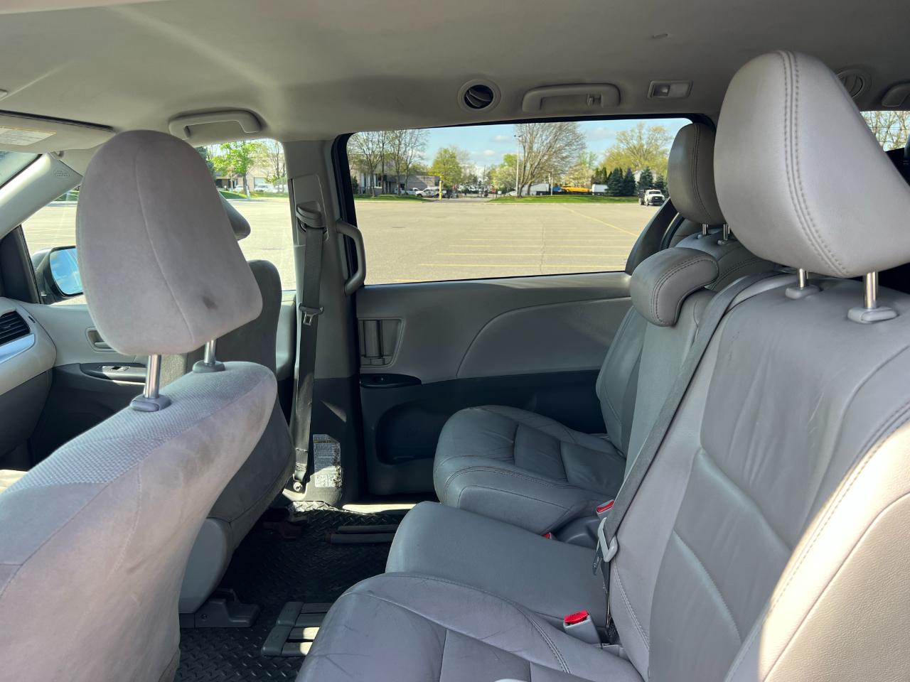 Toyota Sienna LE 7-Passenger Mobility 2020