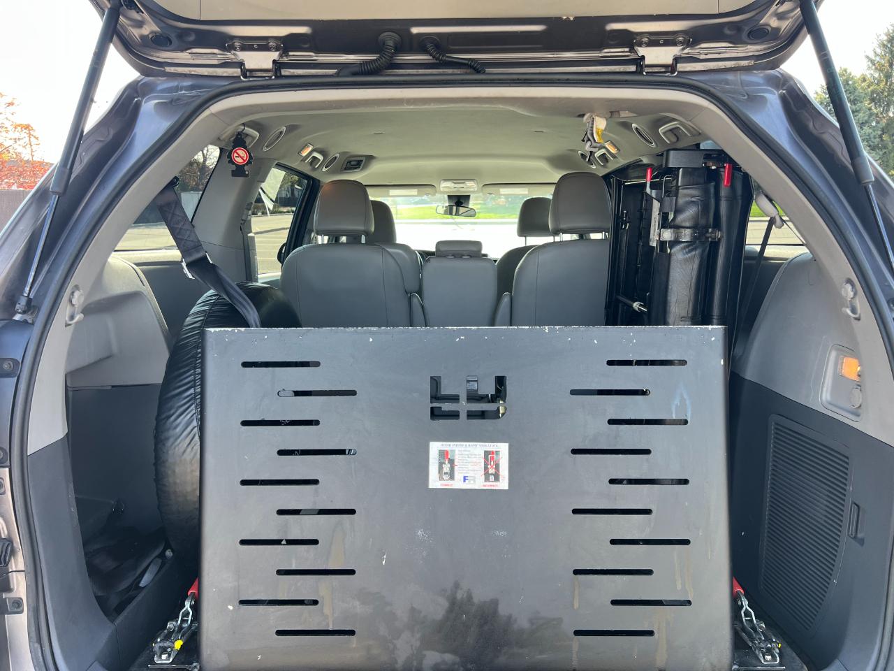 Toyota Sienna LE 7-Passenger Mobility 2020