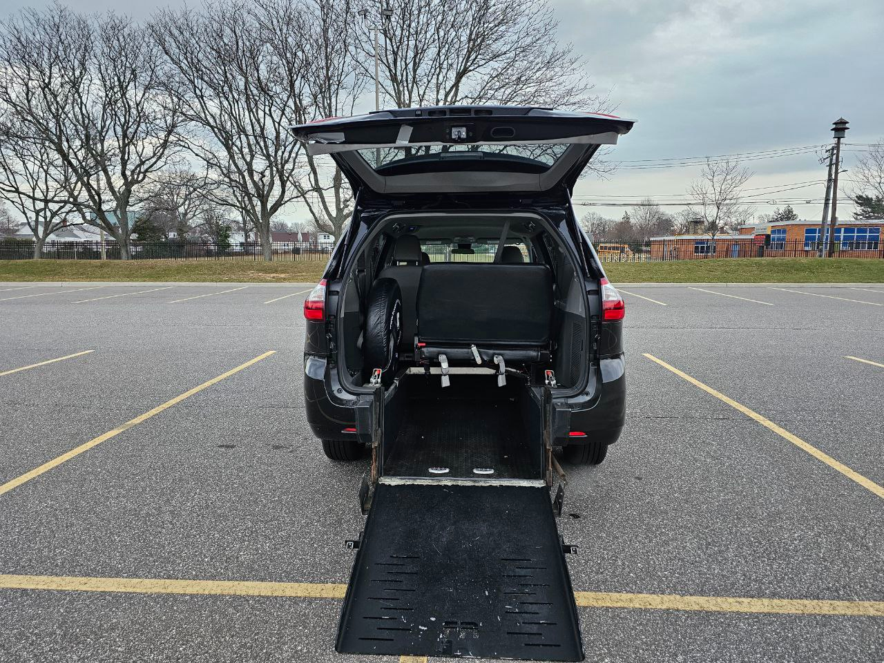 Toyota Sienna LE 7-Passenger Mobility 2020