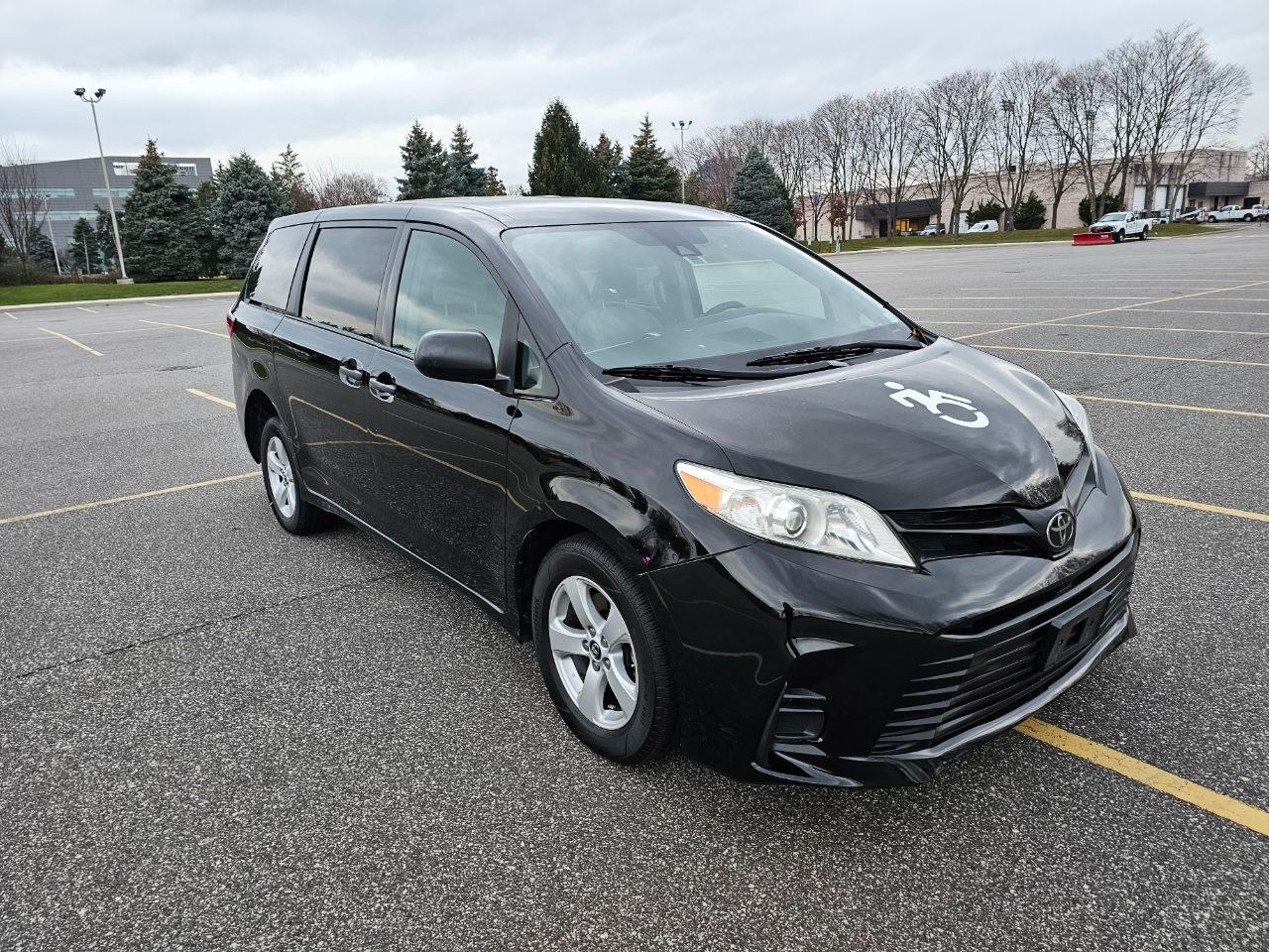 Toyota Sienna LE 7-Passenger Mobility 2020