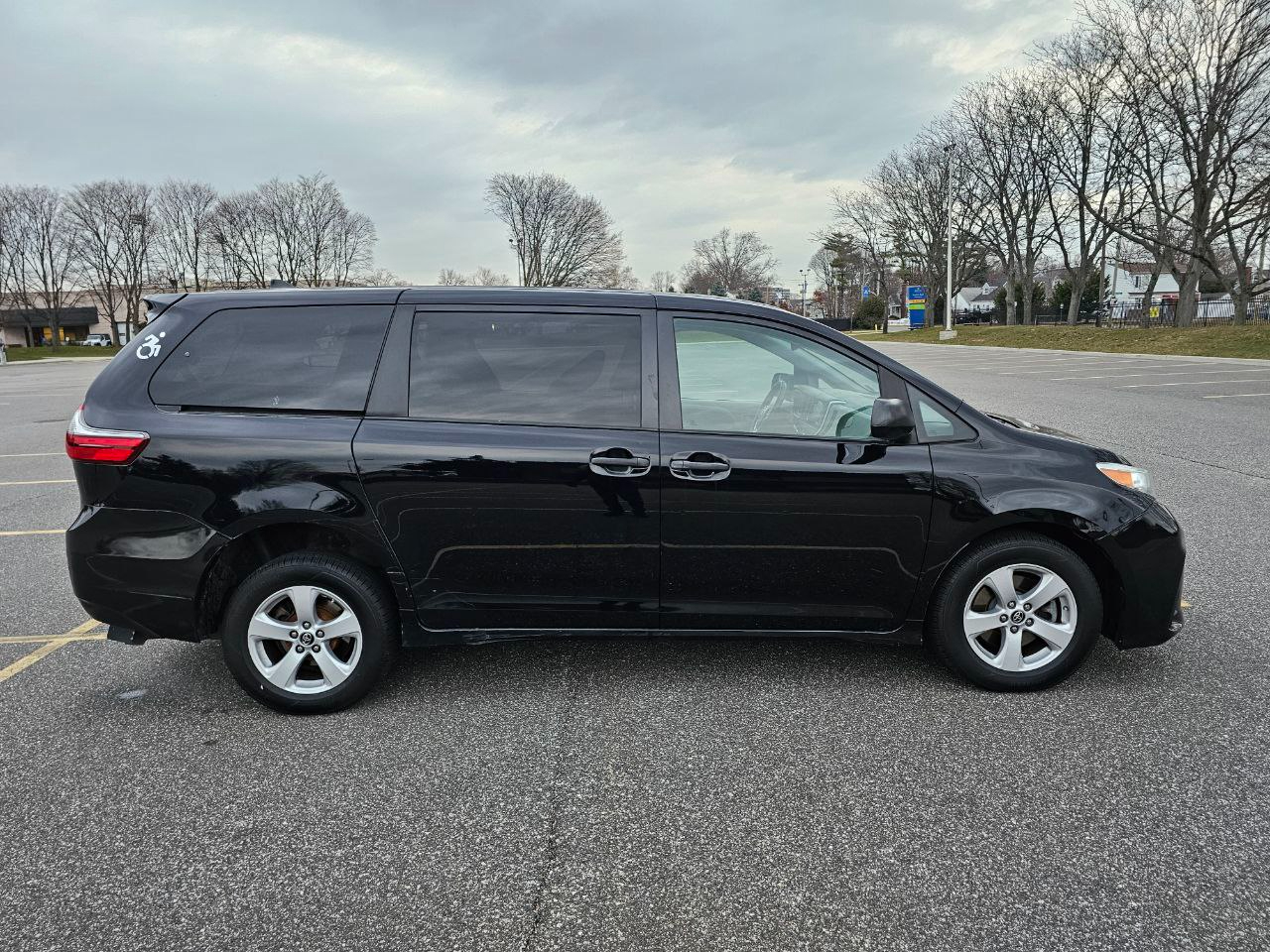 Toyota Sienna LE 7-Passenger Mobility 2020