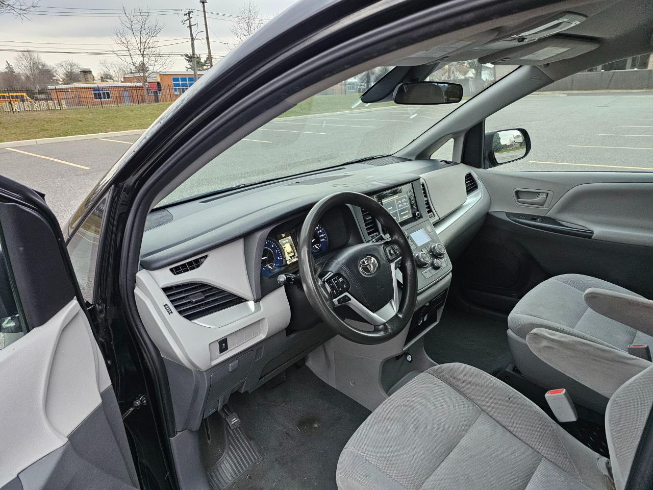 Toyota Sienna LE 7-Passenger Mobility 2020