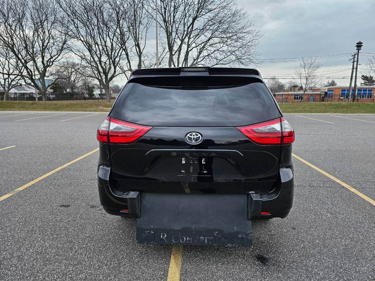 Toyota Sienna LE 7-Passenger Mobility 2020