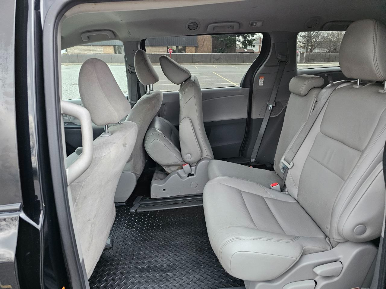 Toyota Sienna LE 7-Passenger Mobility 2020