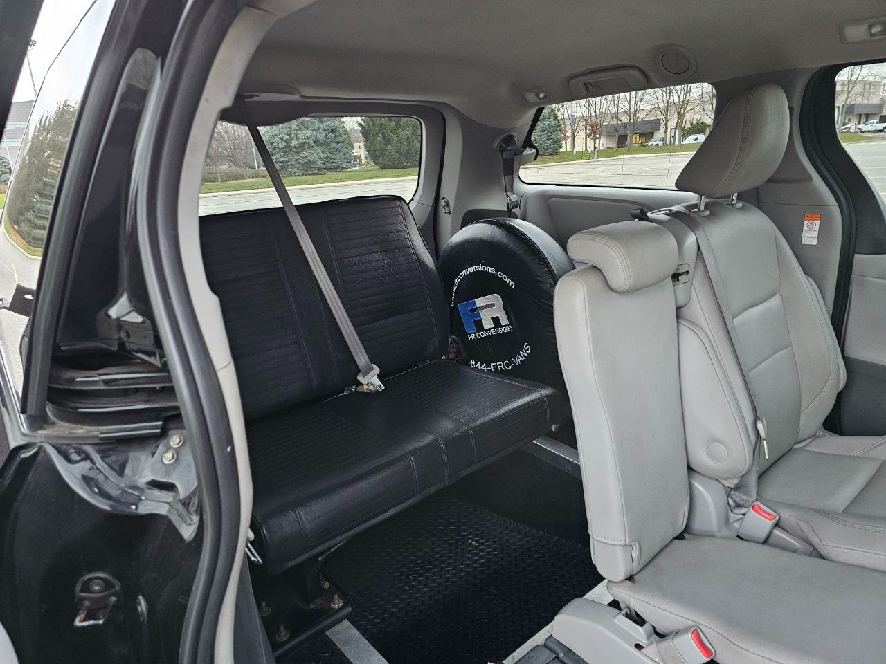 Toyota Sienna LE 7-Passenger Mobility 2020