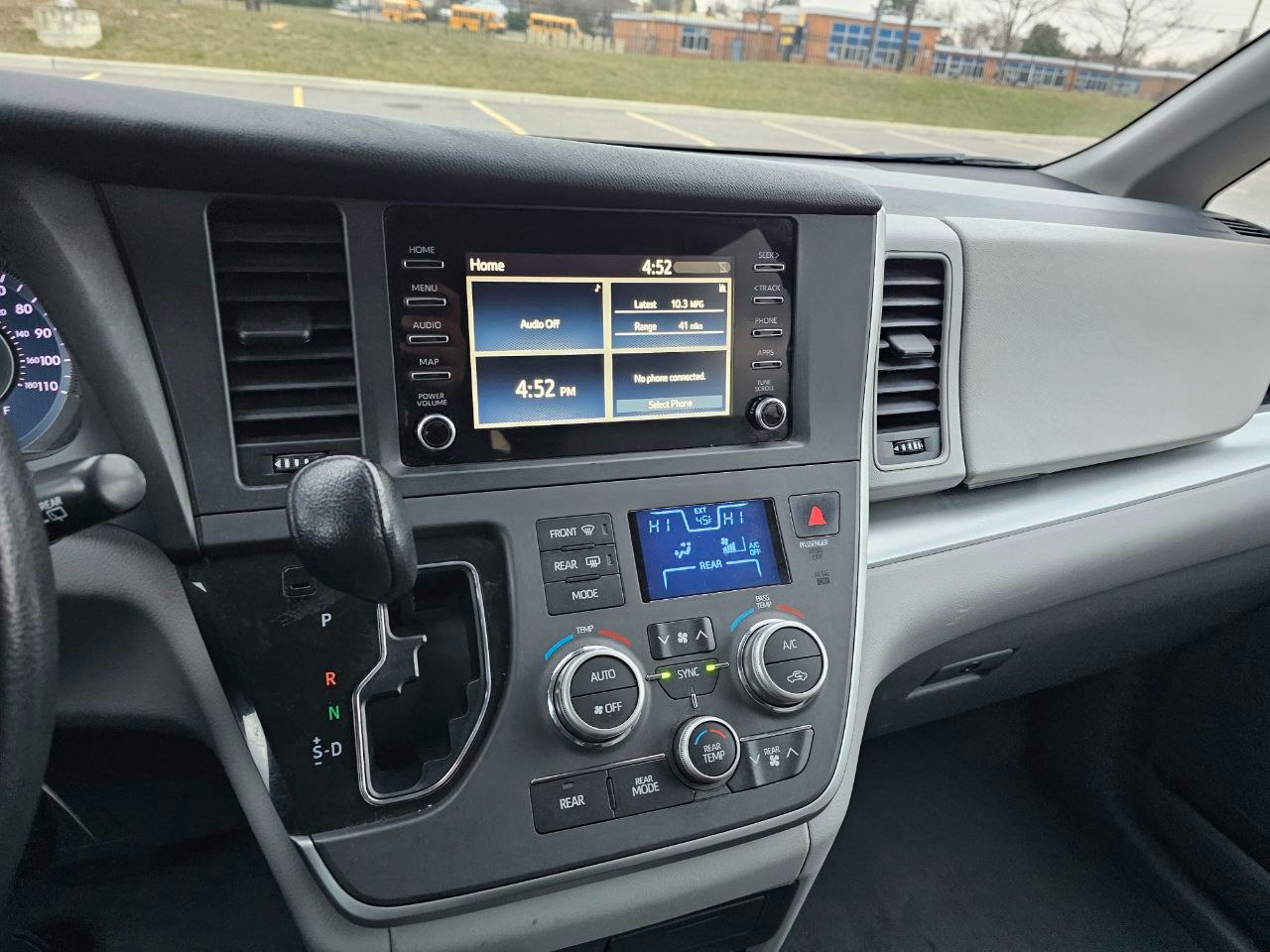 Toyota Sienna LE 7-Passenger Mobility 2020