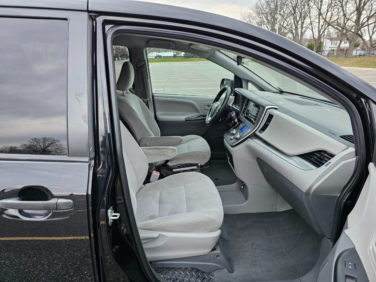 Toyota Sienna LE 7-Passenger Mobility 2020