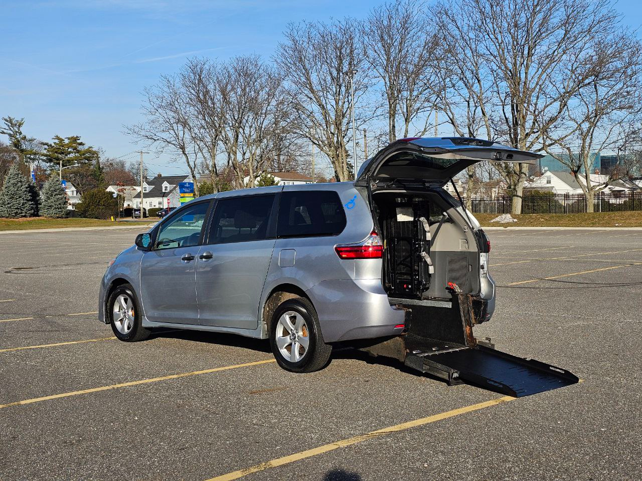 Toyota Sienna LE 7-Passenger Mobility 2020