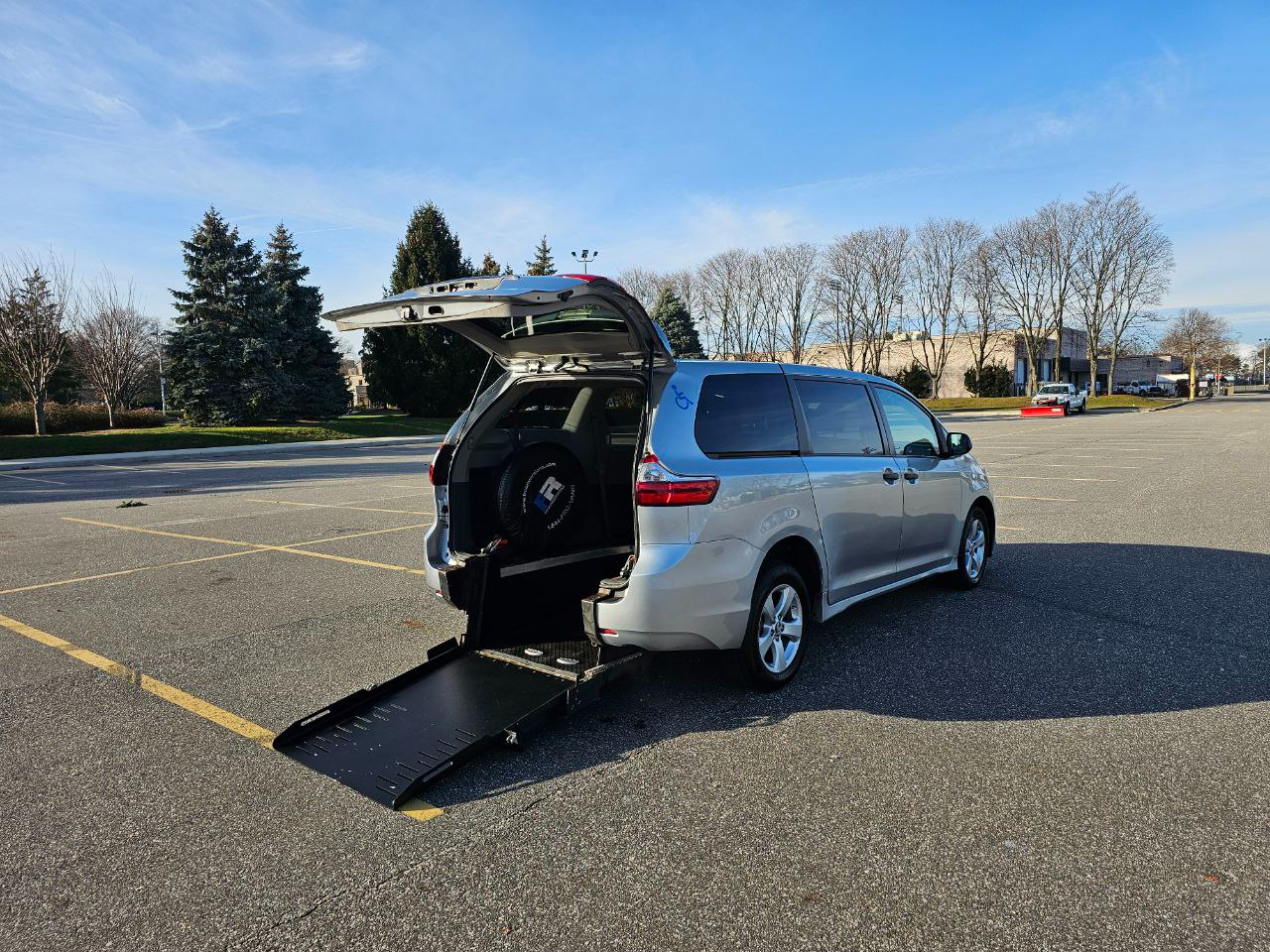 Toyota Sienna LE 7-Passenger Mobility 2020