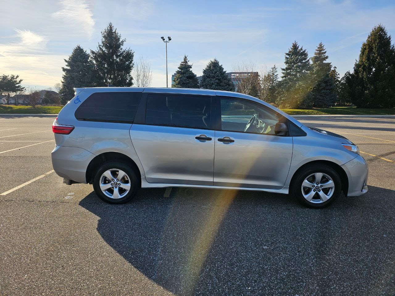 Toyota Sienna LE 7-Passenger Mobility 2020