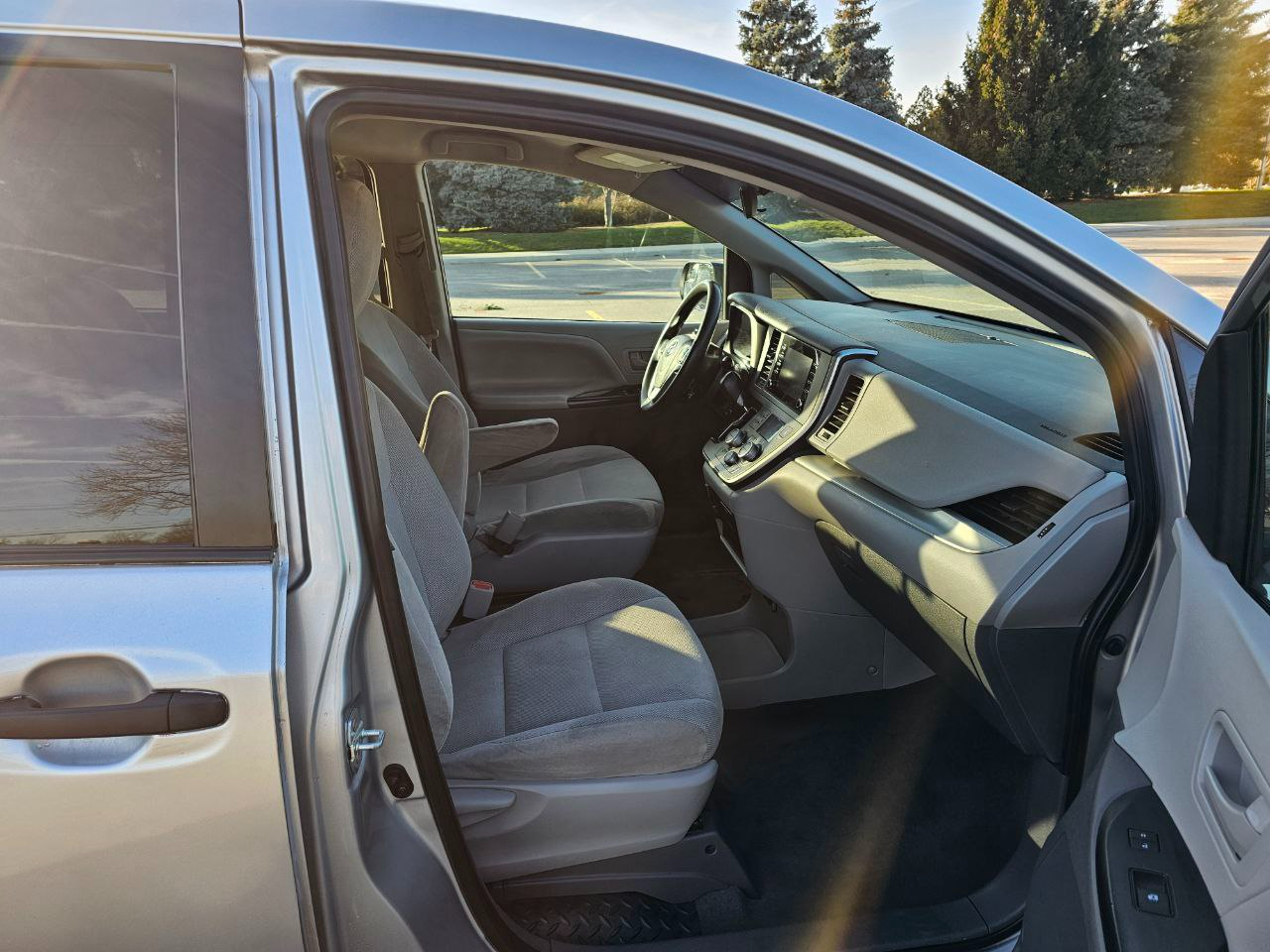 Toyota Sienna LE 7-Passenger Mobility 2020