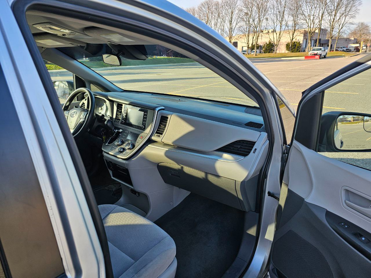 Toyota Sienna LE 7-Passenger Mobility 2020