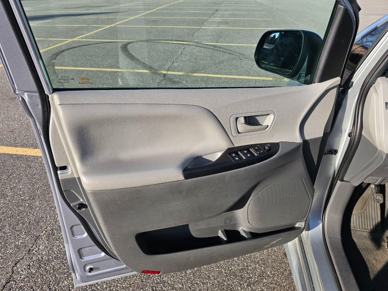 Toyota Sienna LE 7-Passenger Mobility 2020