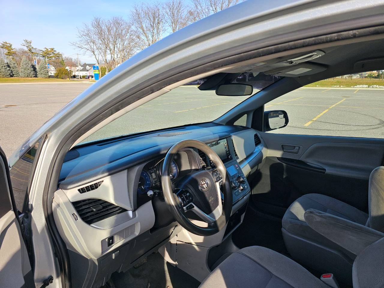 Toyota Sienna LE 7-Passenger Mobility 2020