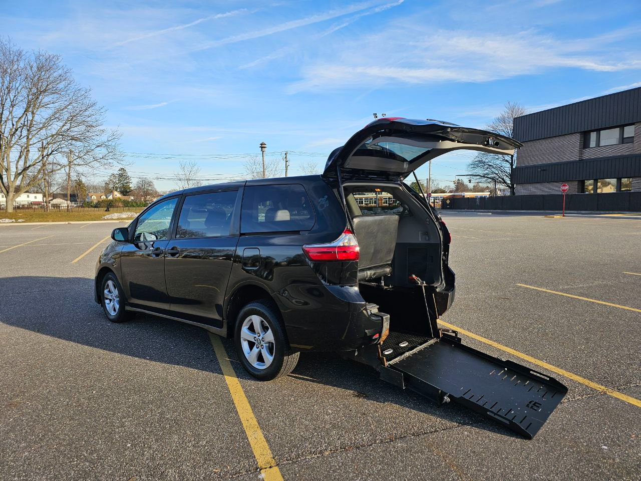 Toyota Sienna LE 7-Passenger Mobility 2020