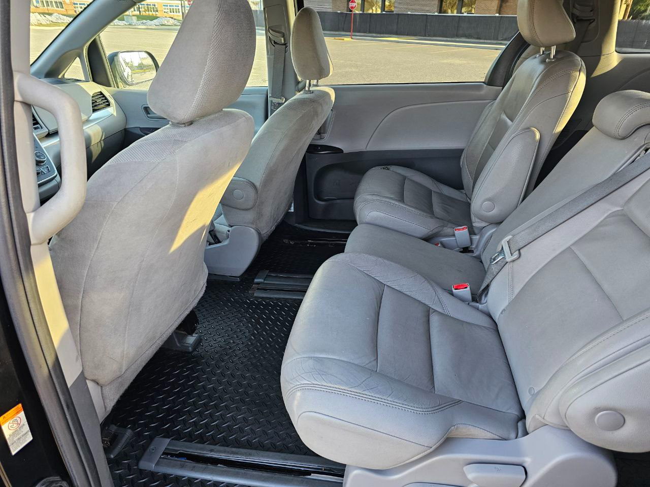 Toyota Sienna LE 7-Passenger Mobility 2020