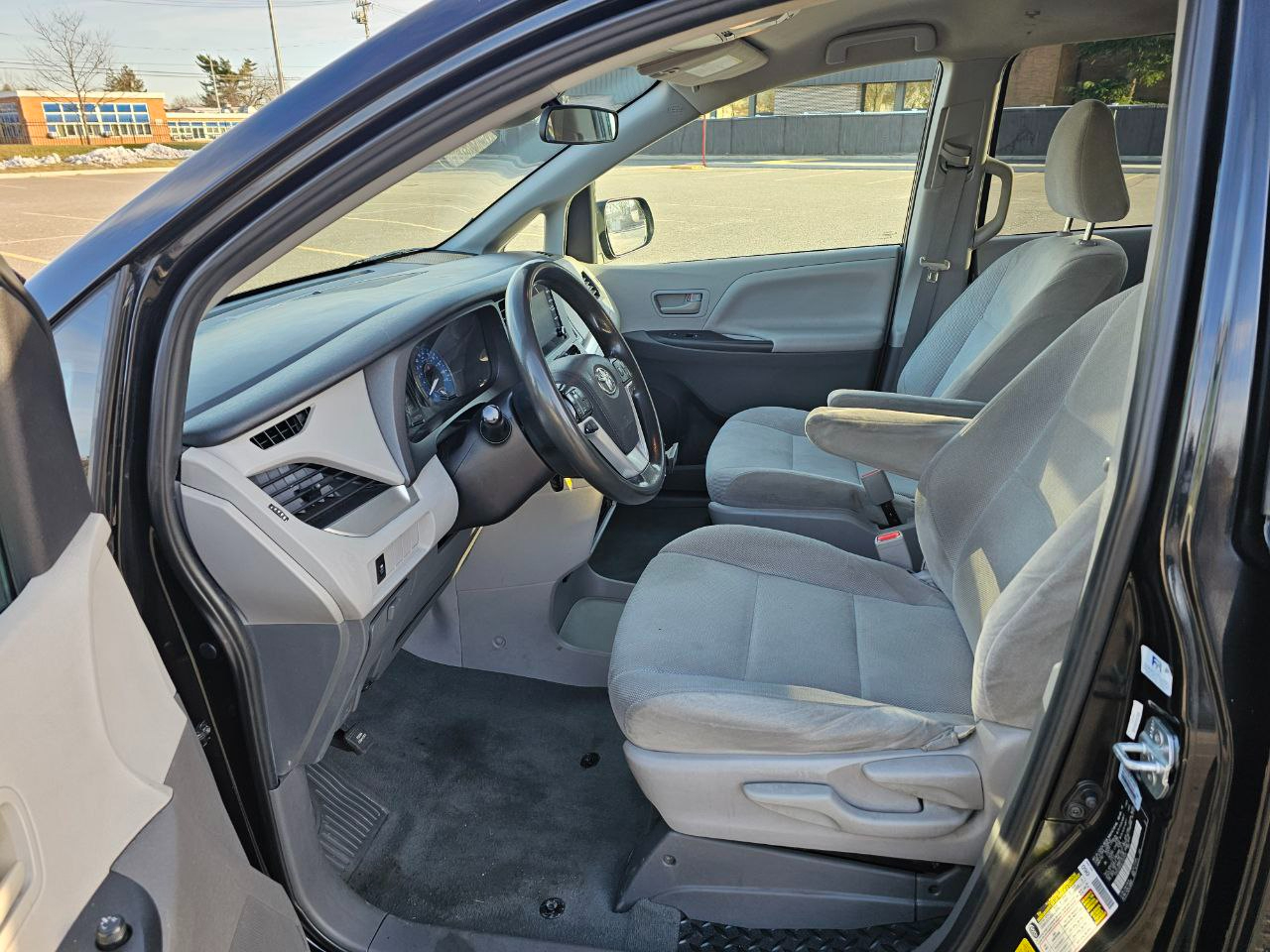 Toyota Sienna LE 7-Passenger Mobility 2020