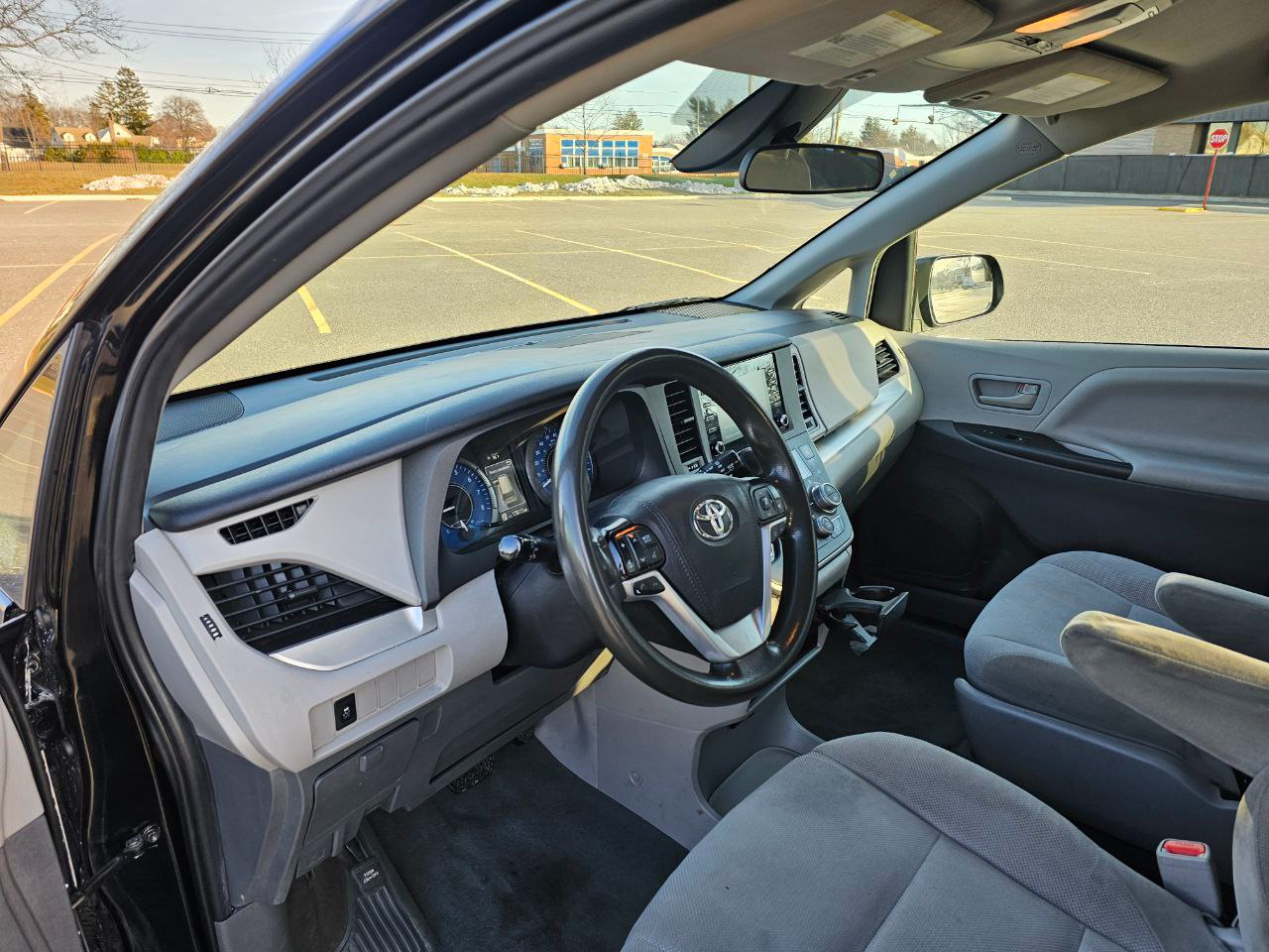 Toyota Sienna LE 7-Passenger Mobility 2020