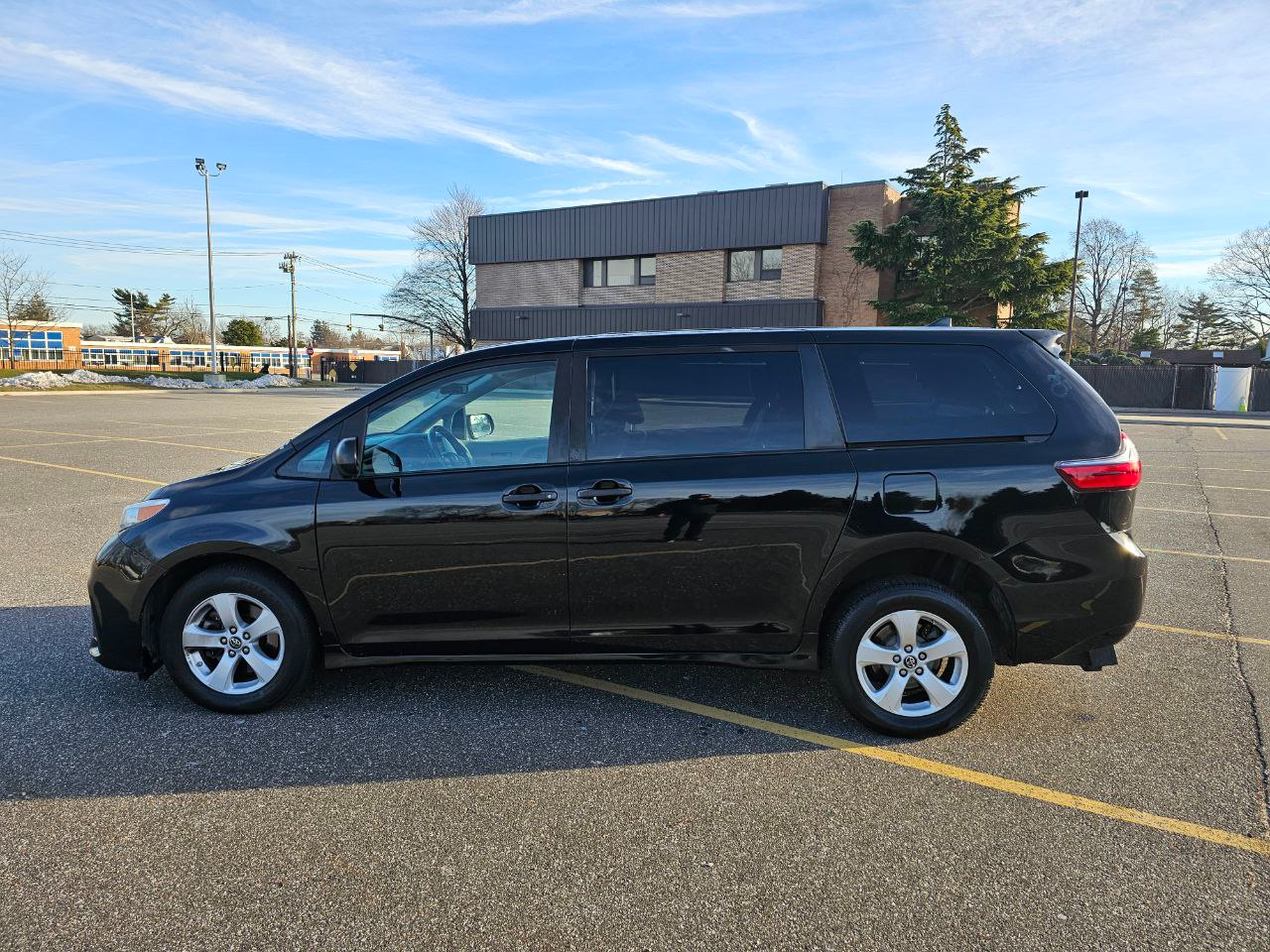 Toyota Sienna LE 7-Passenger Mobility 2020