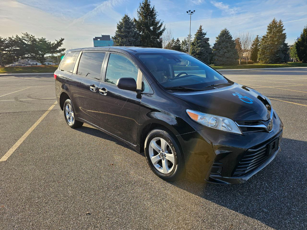 Toyota Sienna LE 7-Passenger Mobility 2020