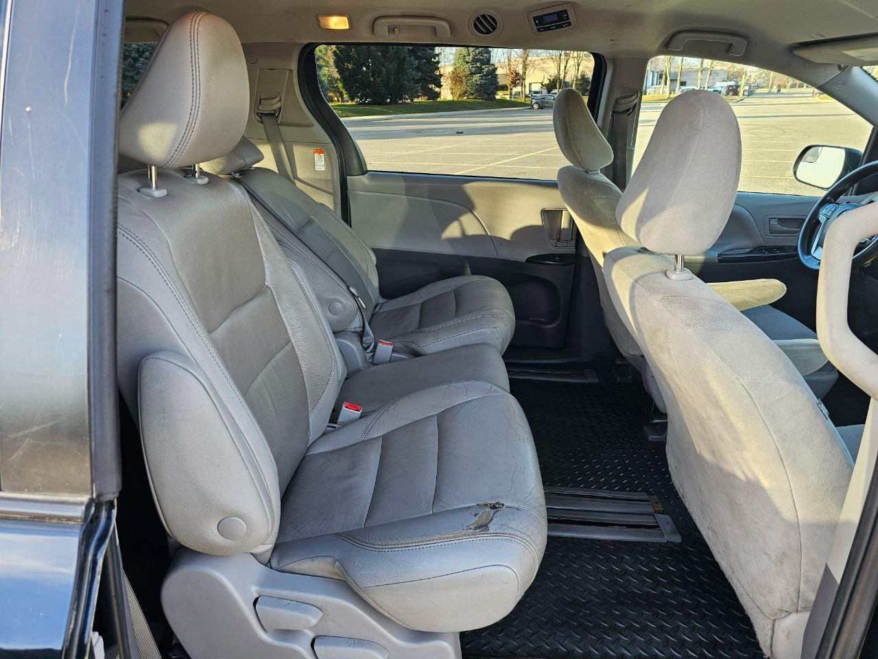 Toyota Sienna LE 7-Passenger Mobility 2020