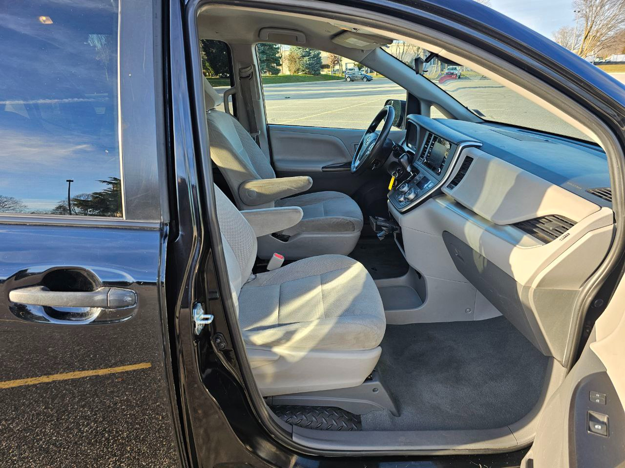 Toyota Sienna LE 7-Passenger Mobility 2020