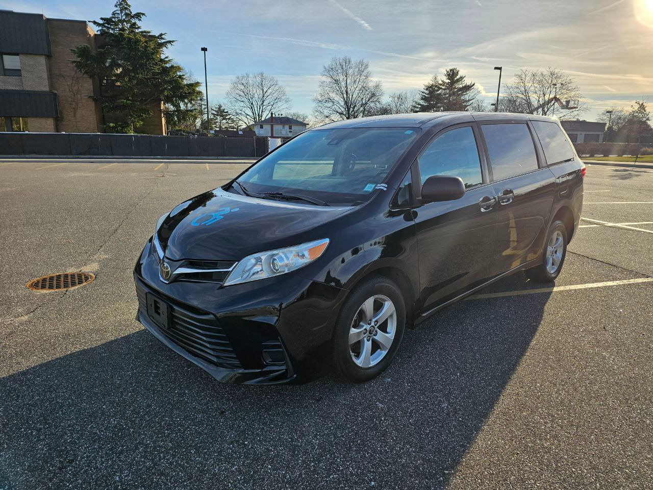 Toyota Sienna LE 7-Passenger Mobility 2020