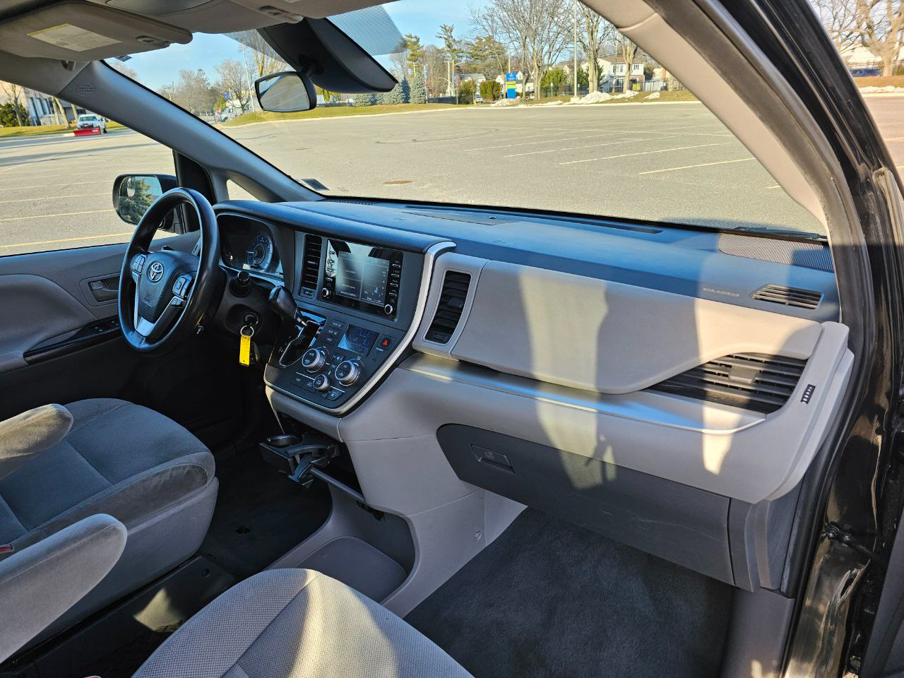 Toyota Sienna LE 7-Passenger Mobility 2020