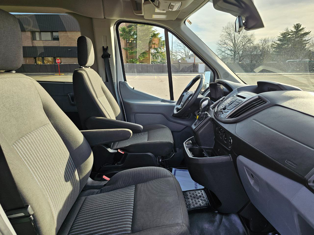 Ford Transit 350 Wagon Med. Roof XLT w/Sliding Pass. 148-in. WB 2019