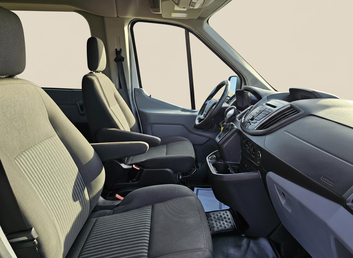 Ford Transit 350 Wagon Med. Roof XLT w/Sliding Pass. 148-in. WB 2019