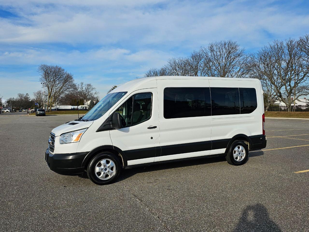Ford Transit 350 Wagon Med. Roof XLT w/Sliding Pass. 148-in. WB 2019