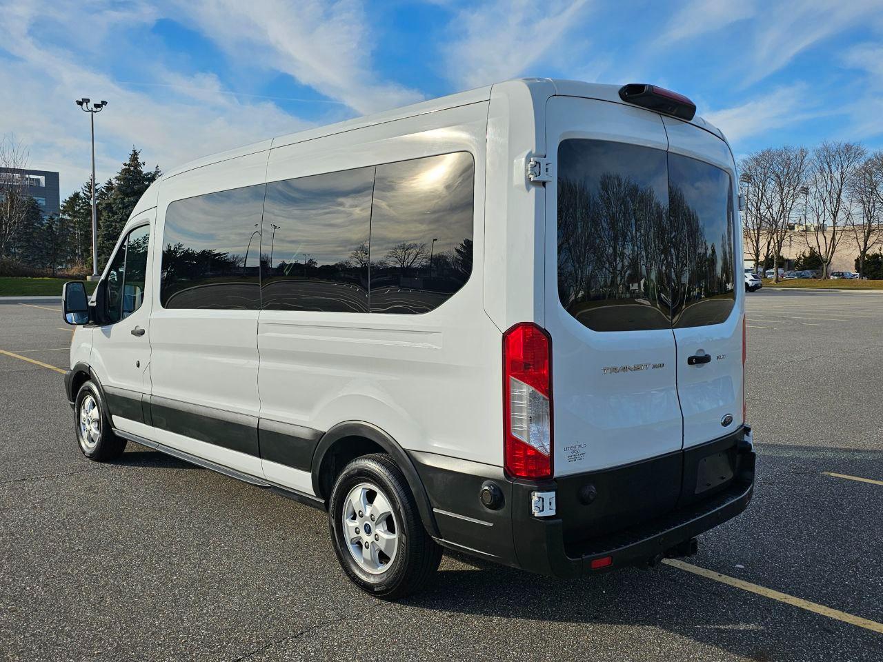 Ford Transit 350 Wagon Med. Roof XLT w/Sliding Pass. 148-in. WB 2019