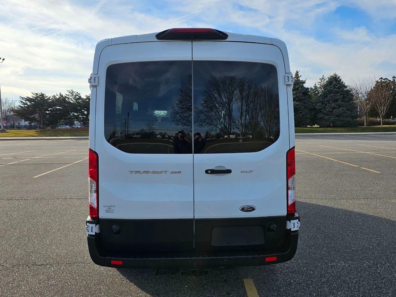Ford Transit 350 Wagon Med. Roof XLT w/Sliding Pass. 148-in. WB 2019