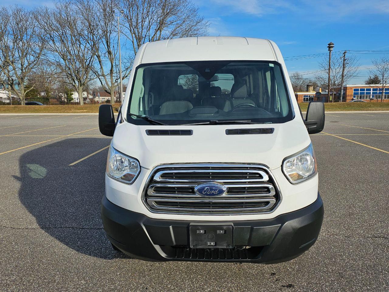 Ford Transit 350 Wagon Med. Roof XLT w/Sliding Pass. 148-in. WB 2019