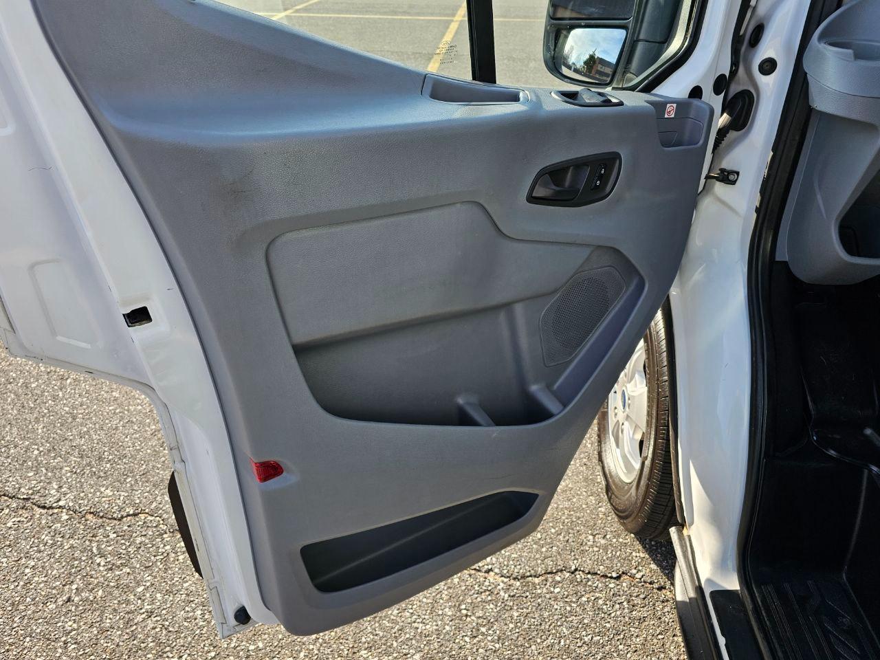 Ford Transit 350 Wagon Med. Roof XLT w/Sliding Pass. 148-in. WB 2019