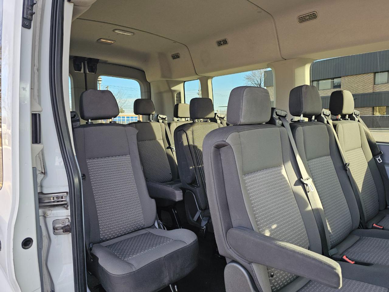 Ford Transit 350 Wagon Med. Roof XLT w/Sliding Pass. 148-in. WB 2019