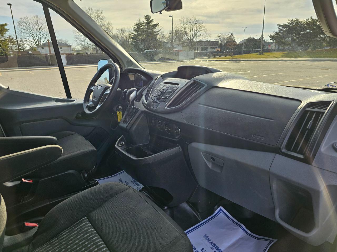 Ford Transit 350 Wagon Med. Roof XLT w/Sliding Pass. 148-in. WB 2019