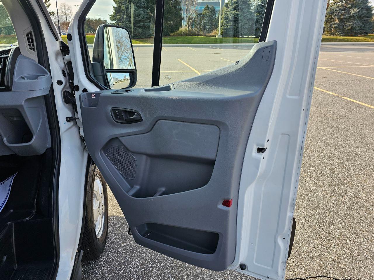 Ford Transit 350 Wagon Med. Roof XLT w/Sliding Pass. 148-in. WB 2019