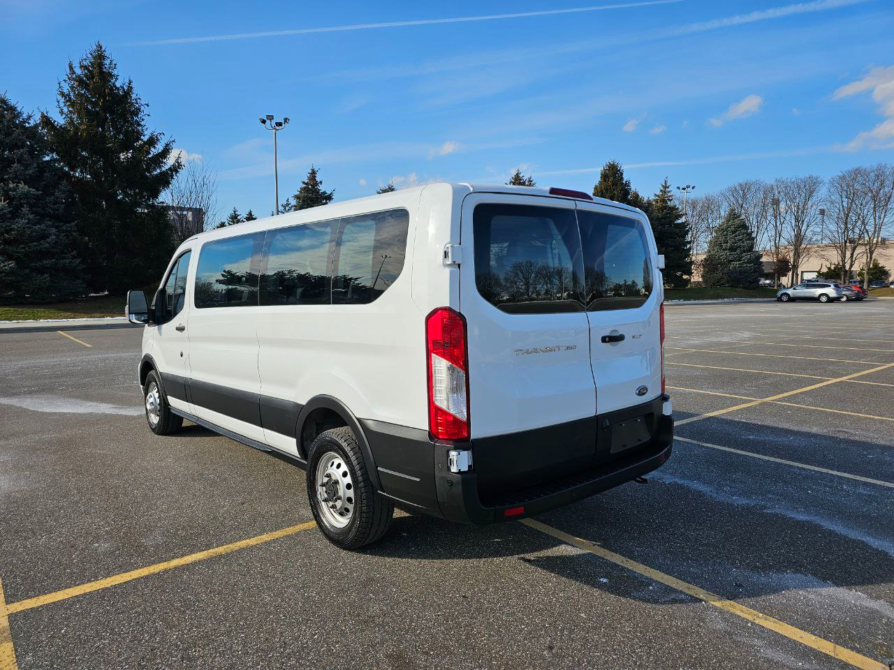 Ford Transit 350 Wagon Low Roof XLT w/Sliding Pass. 148-in. WB 2025