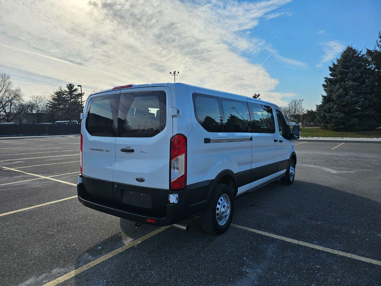 Ford Transit 350 Wagon Low Roof XLT w/Sliding Pass. 148-in. WB 2025