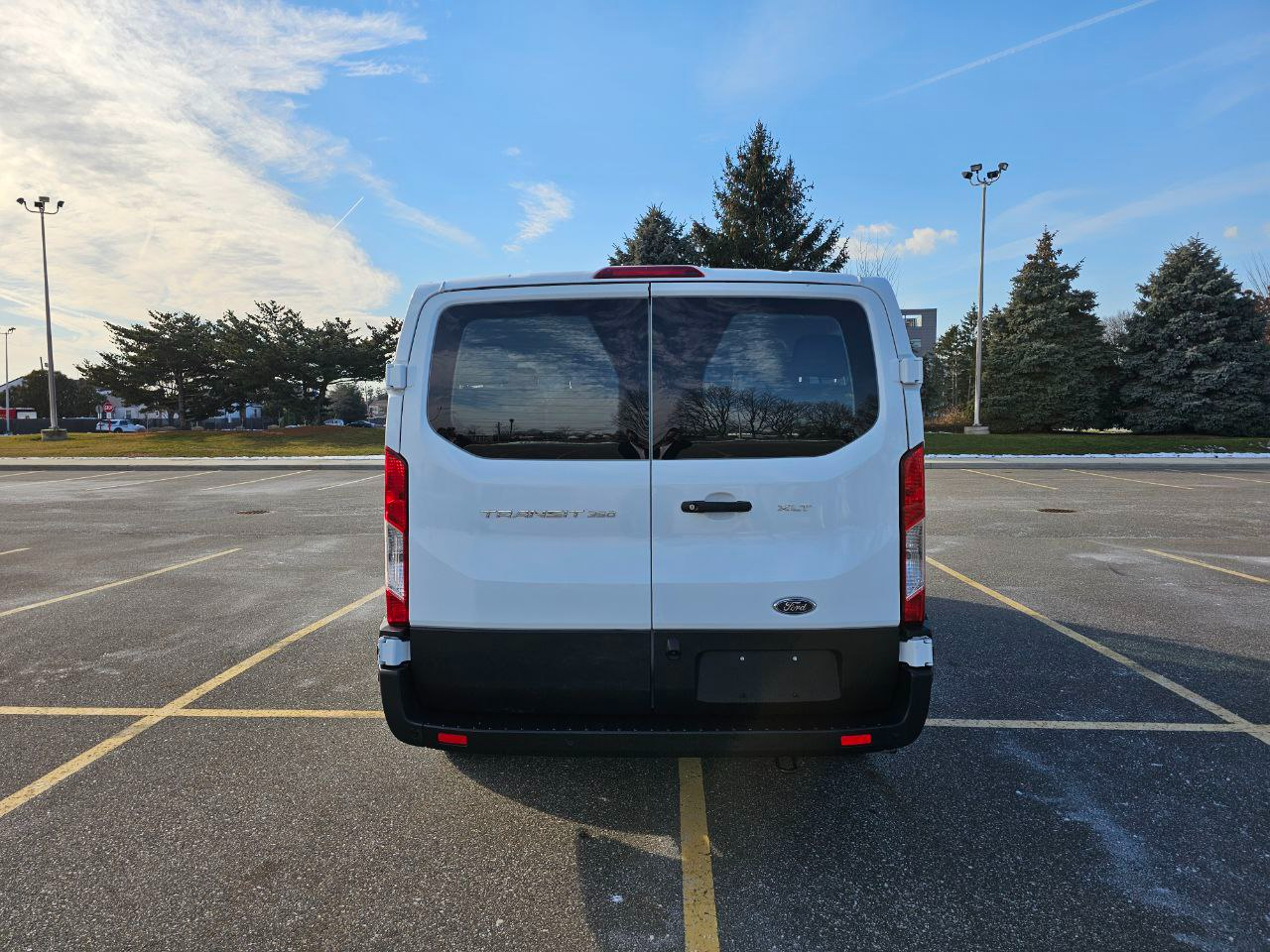 Ford Transit 350 Wagon Low Roof XLT w/Sliding Pass. 148-in. WB 2025