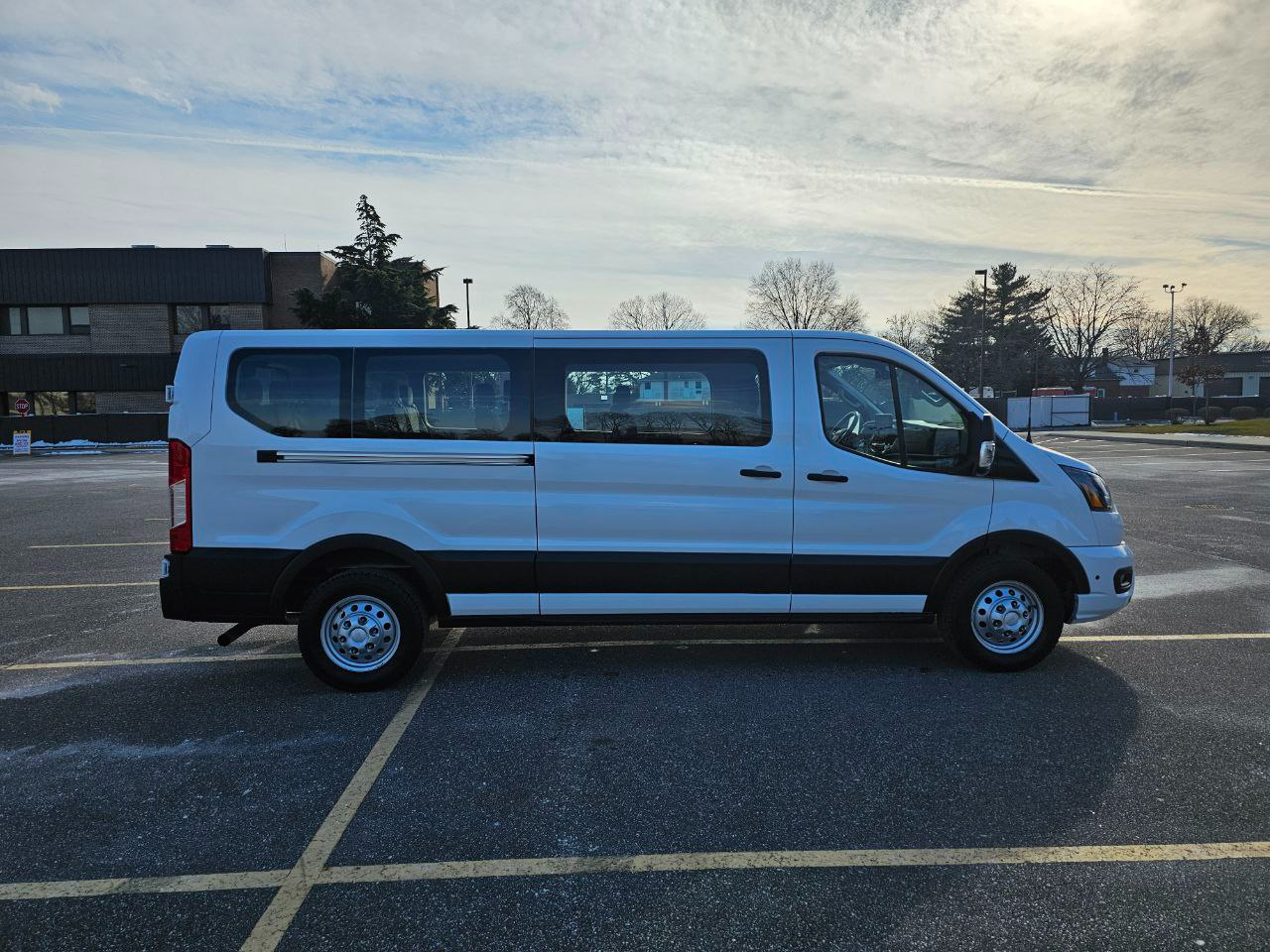 Ford Transit 350 Wagon Low Roof XLT w/Sliding Pass. 148-in. WB 2025