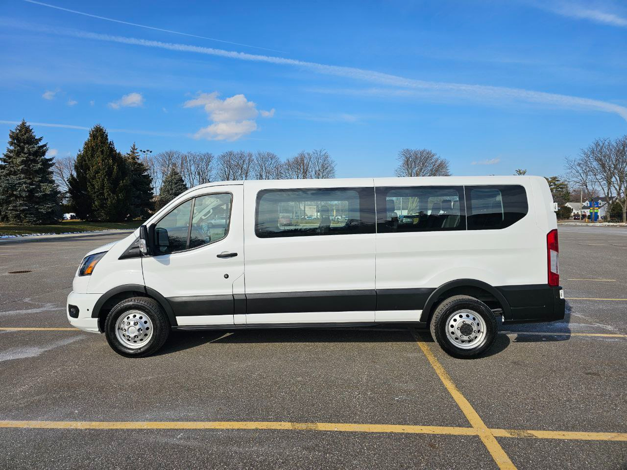 Ford Transit 350 Wagon Low Roof XLT w/Sliding Pass. 148-in. WB 2025