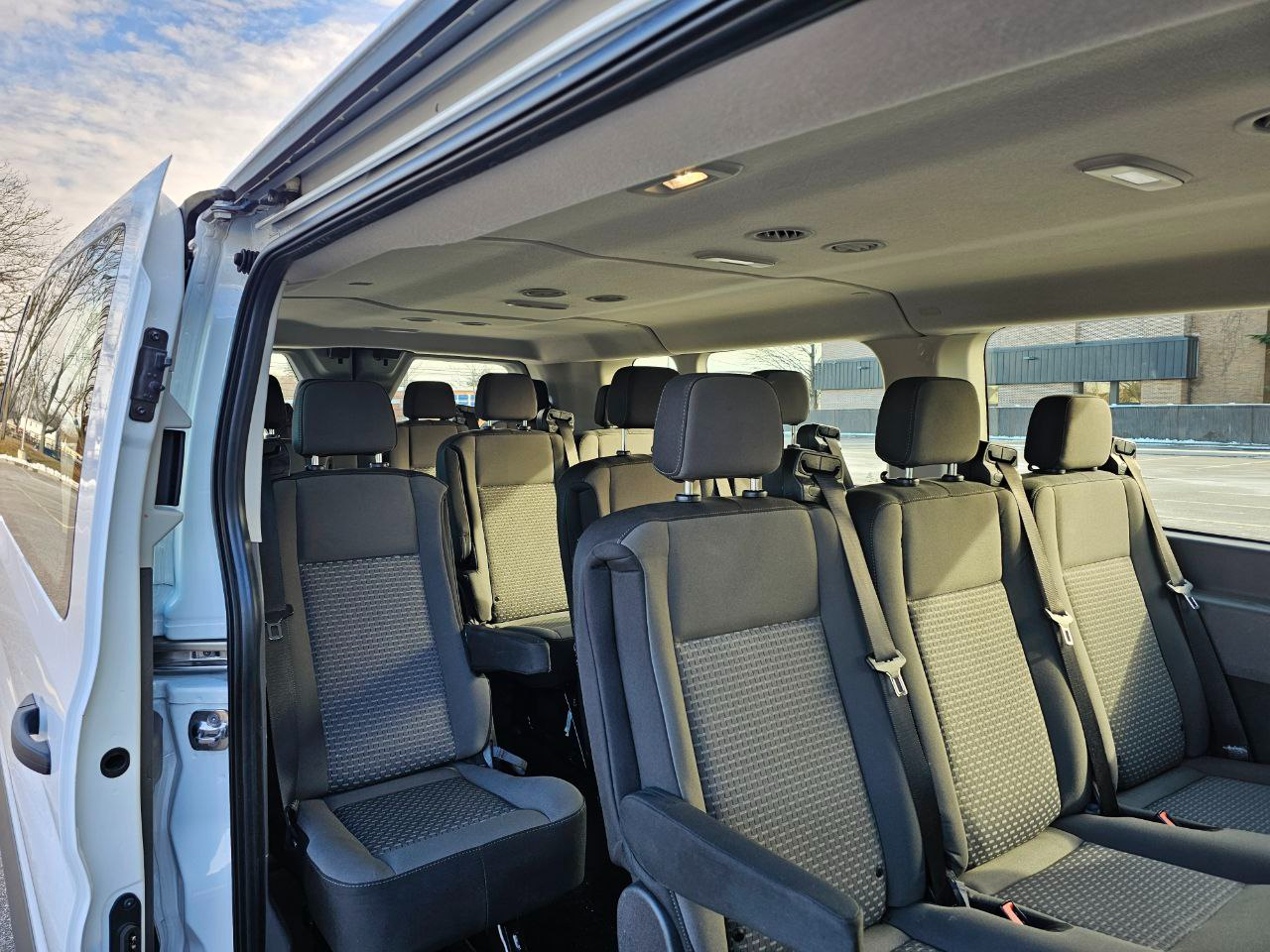 Ford Transit 350 Wagon Low Roof XLT w/Sliding Pass. 148-in. WB 2025