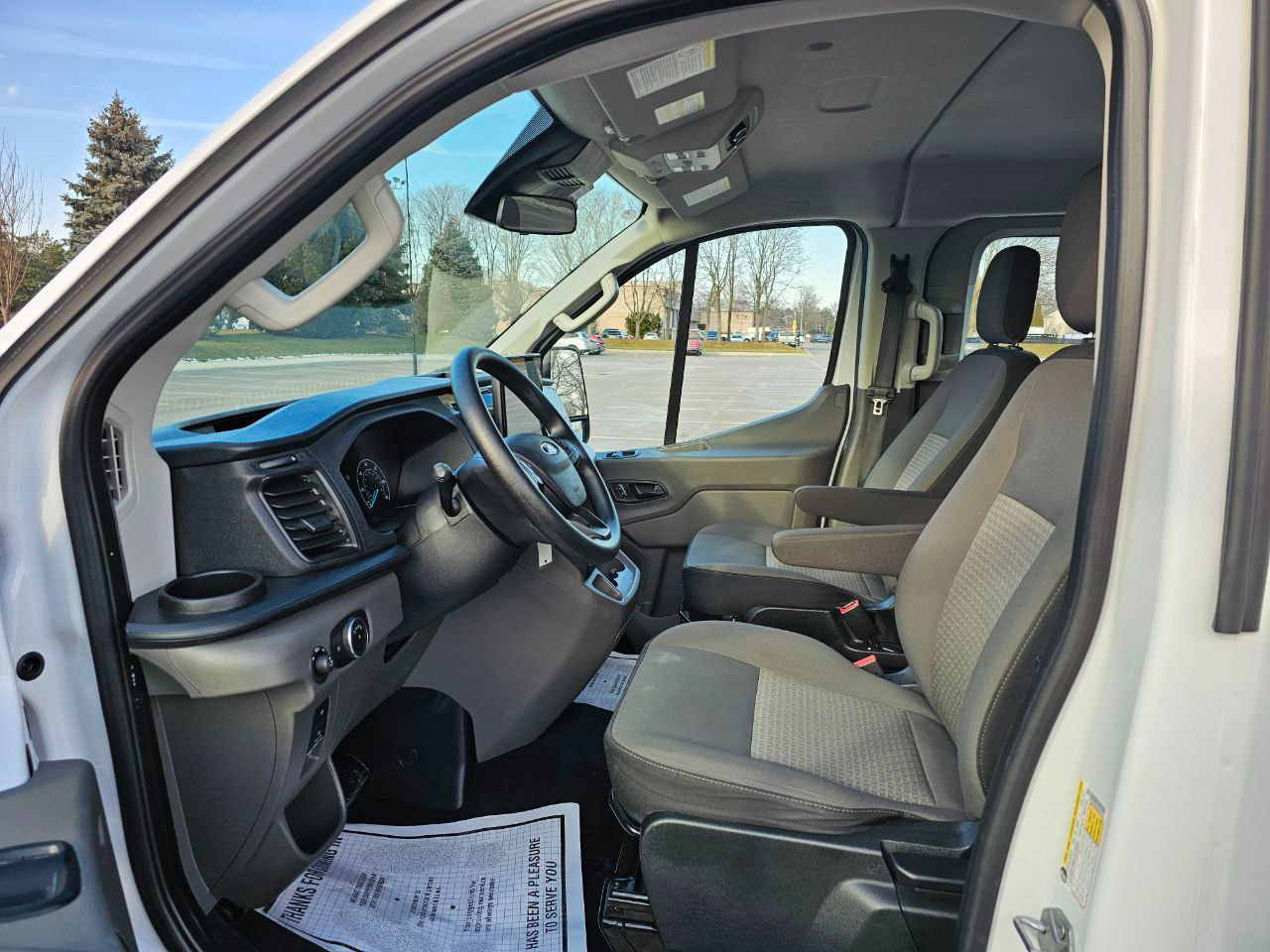 Ford Transit 350 Wagon Low Roof XLT w/Sliding Pass. 148-in. WB 2025