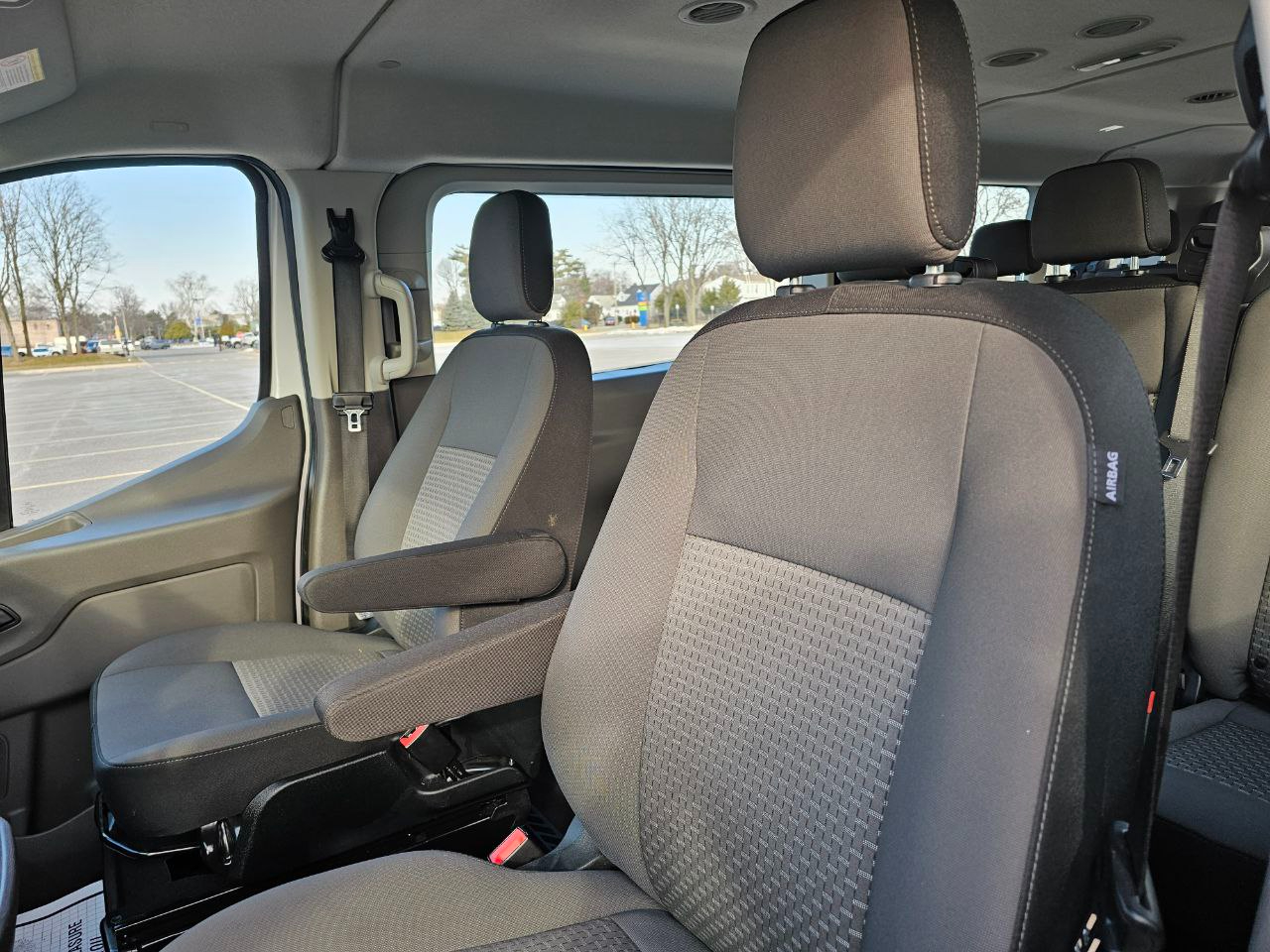 Ford Transit 350 Wagon Low Roof XLT w/Sliding Pass. 148-in. WB 2025