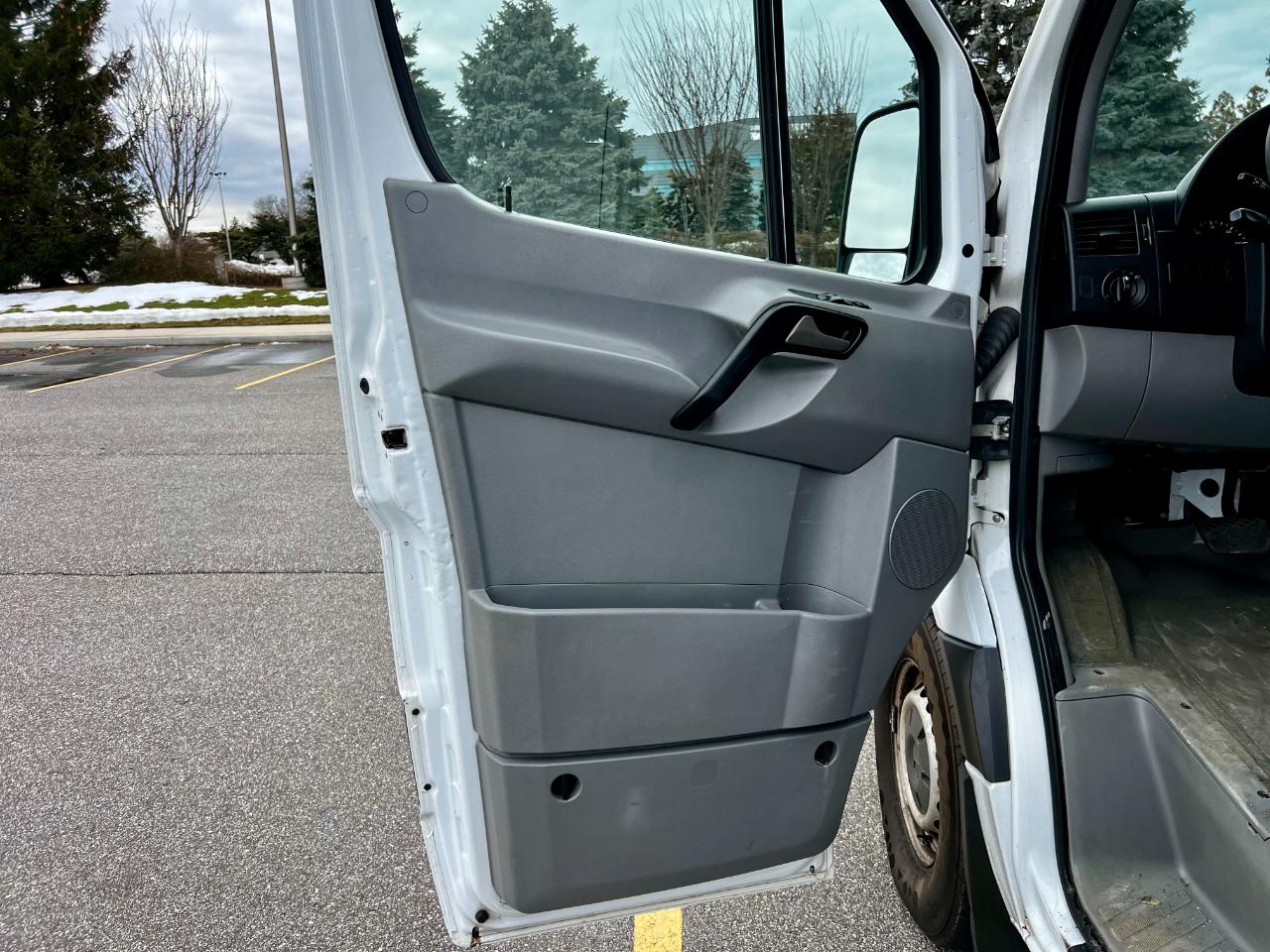 Mercedes-Benz Sprinter 2500 High Roof 144-in. WB 2014