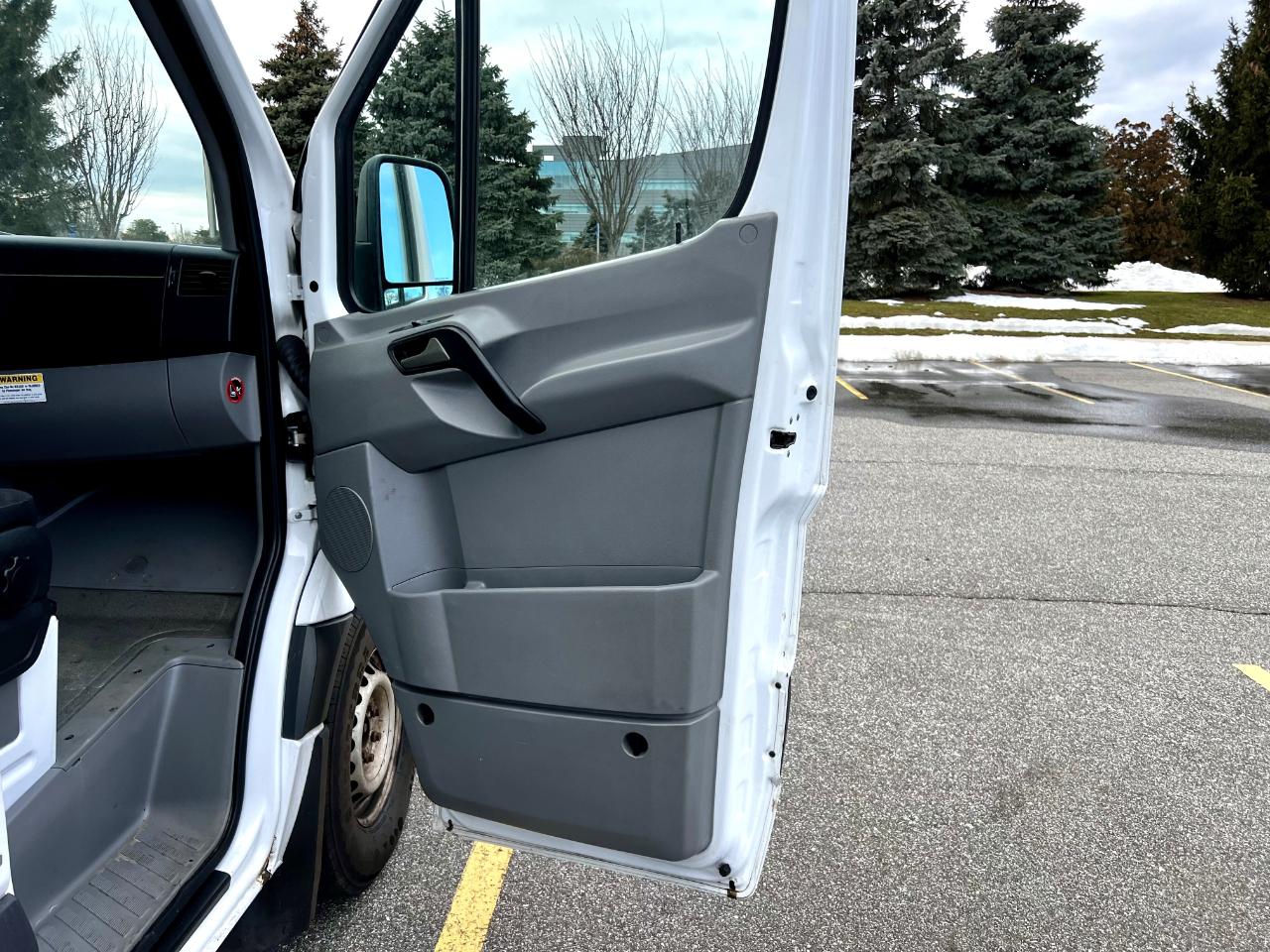 Mercedes-Benz Sprinter 2500 High Roof 144-in. WB 2014