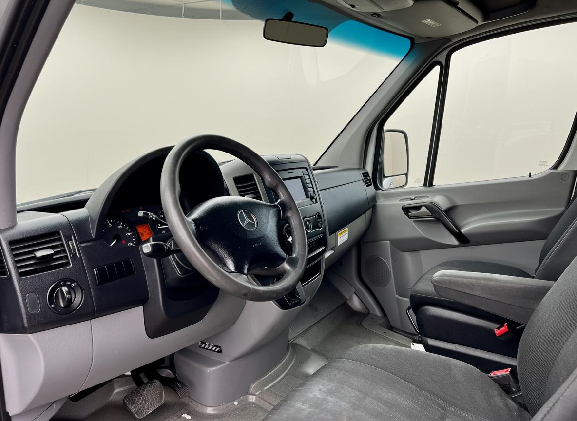 Mercedes-Benz Sprinter 2500 High Roof 144-in. WB 2014